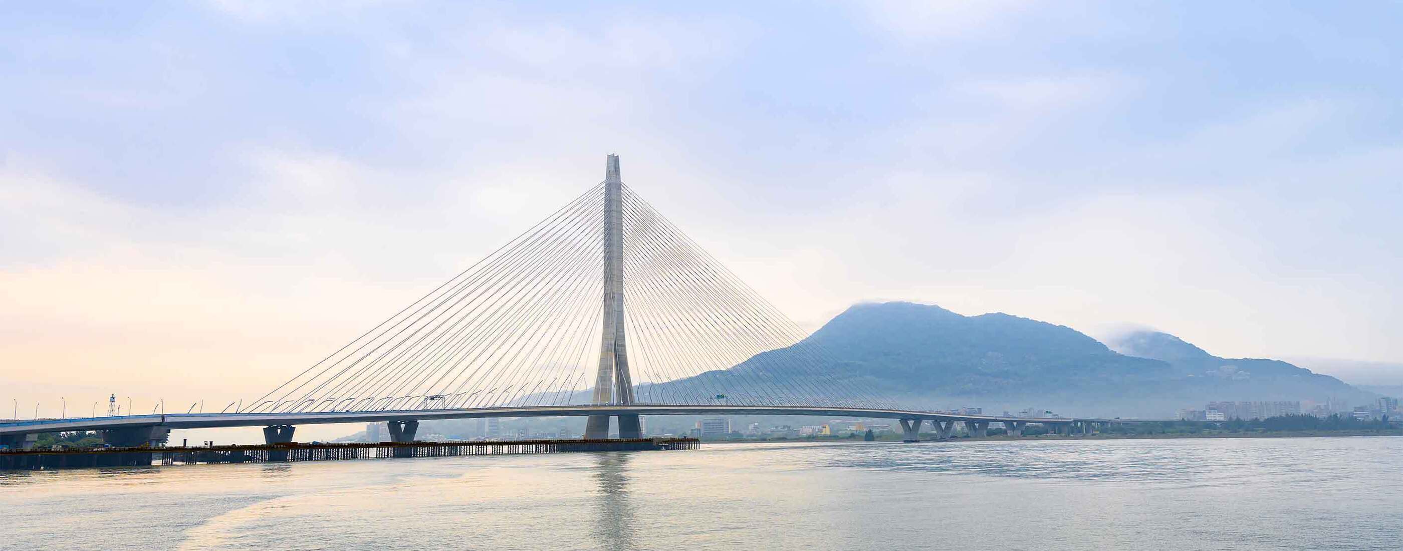 當夕照落在橋塔之下｜淡江大橋與一座城市的未來對話