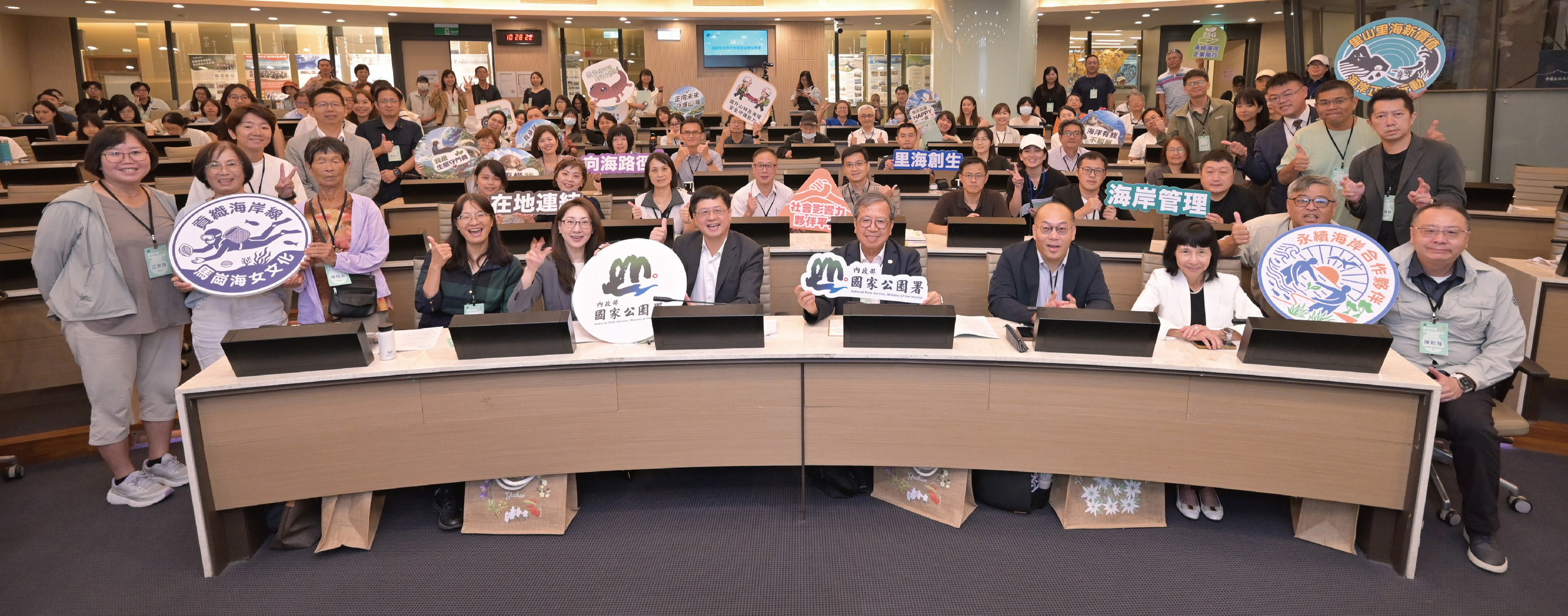 尋徑向海，從地方印記看見臺灣海岸治理的新方向 從海女文化、向海路徑到公私協力，讓海岸守護走進地方生活