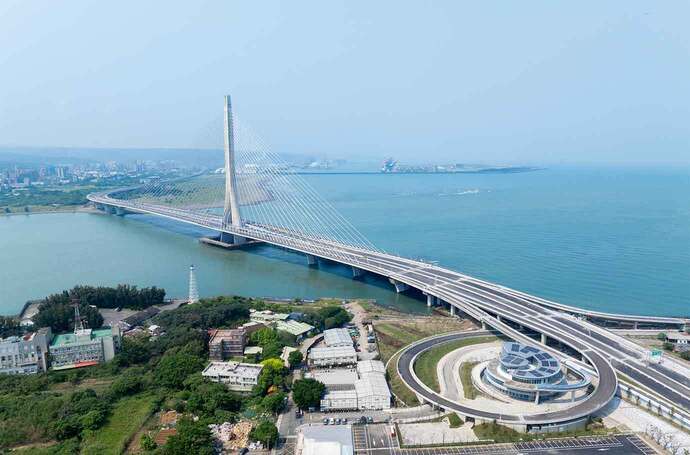 當夕照落在橋塔之下｜淡江大橋與一座城市的未來對話