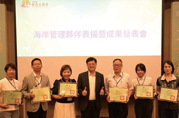 尋徑向海，從地方印記看見臺灣海岸治理的新方向 從海女文化、向海路徑到公私協力，讓海岸守護走進地方生活